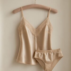 Lingerie confortable et sexy femme 40 ans set soie beige